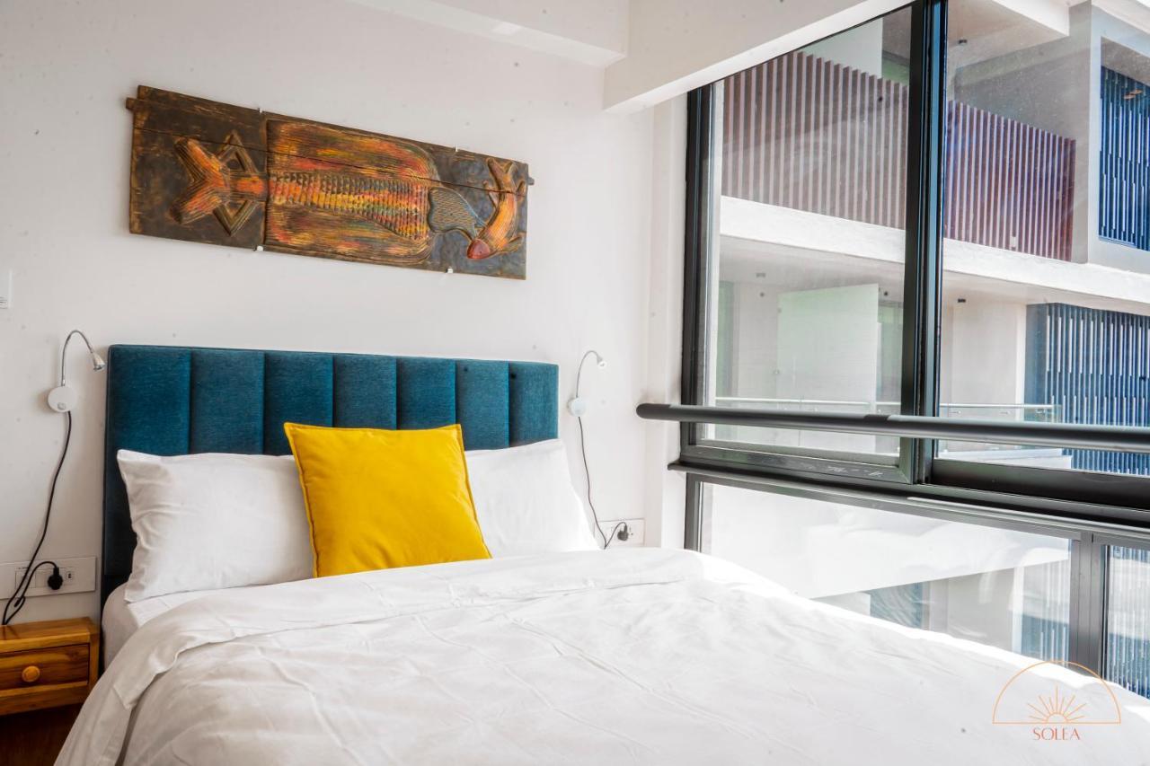 Solea 1 Bedroom Apartment - Central, Comfortable, Cozy, Balcony, Pool, Gym Accra Exterior photo