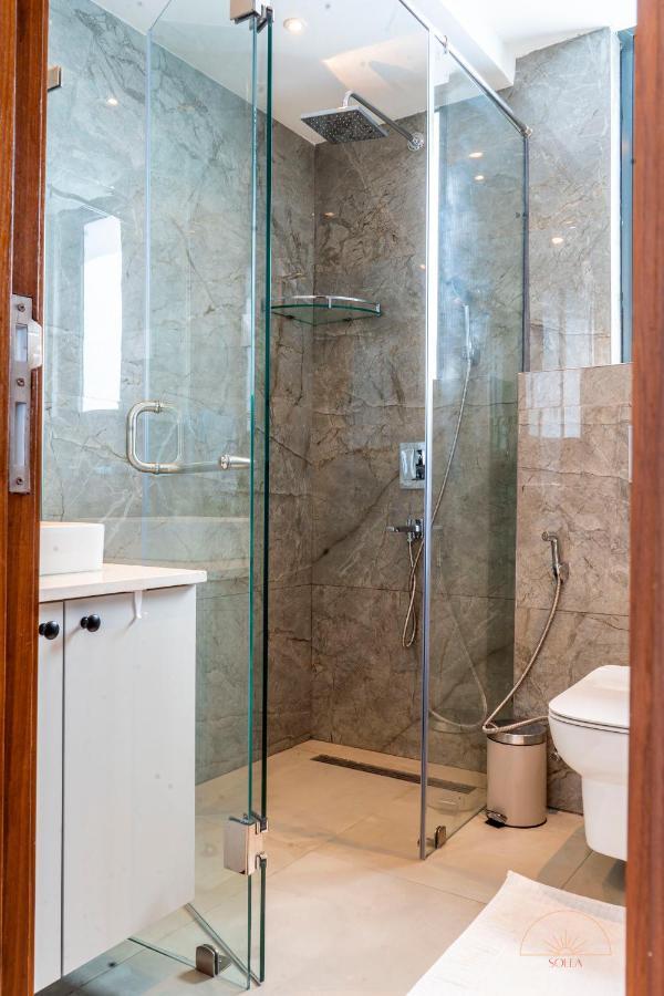 Solea 1 Bedroom Apartment - Central, Comfortable, Cozy, Balcony, Pool, Gym Accra Exterior photo